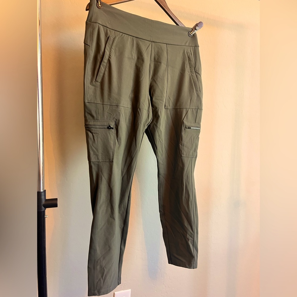 Athleta Headlands Hybrid Cargo